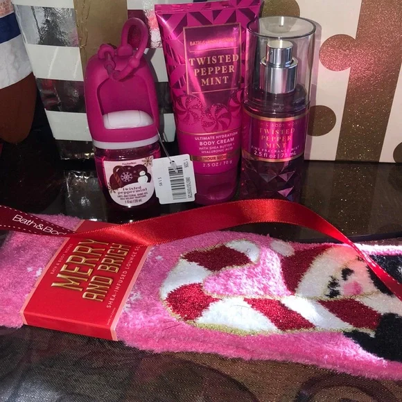Bath and Bodyworks Travel Size Gift Set Combo - Picture 2 of 4
